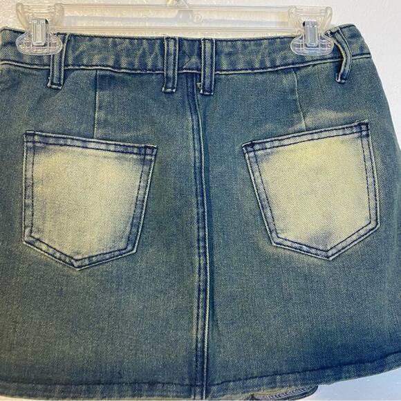 NWT PrettyLittleThing Asymmetrical Denim Mini Skirt Size US 2 - Picture 6 of 7